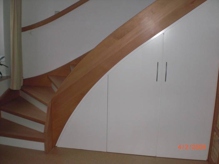 viertel gewendelt – Buche gedämpft – mit Stoß in weiß-lack Gaderoben